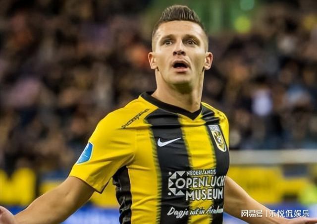 击八强的球 击八强的球